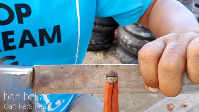 Копеечный инструмент для нарезки протектора на автомобильных шинах