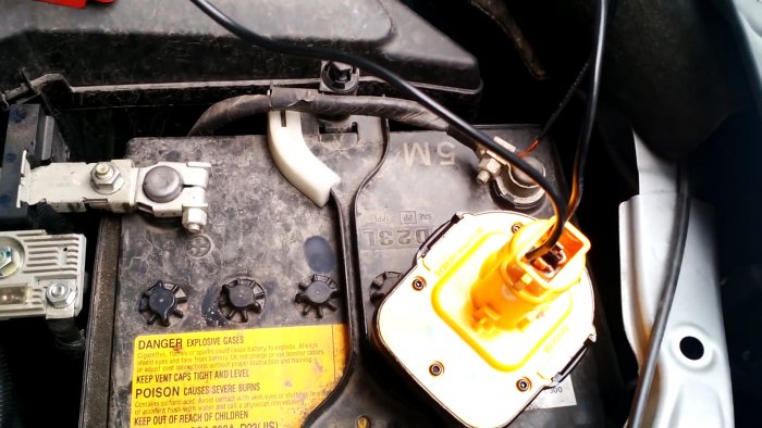 Слабый аккумулятор автомобиля Возьмите с собой шуруповерт для подстраховки