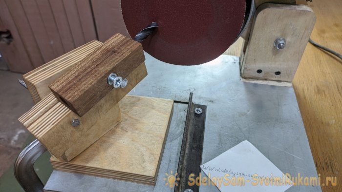 Регулируемое приспособление для идеальной заточки сверл