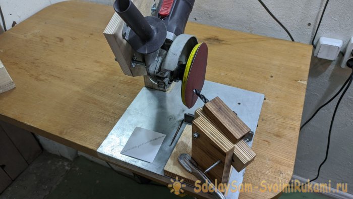 Регулируемое приспособление для идеальной заточки сверл