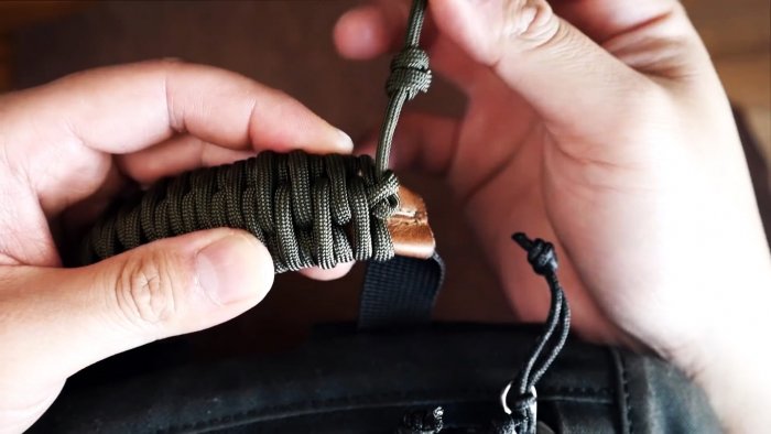 Как завязать паракордовый шнур на рюкзак чтобы он распустился за секунду