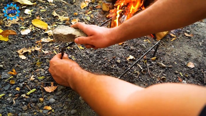 Как сделать легкую подставку под шампура для пикников и походов