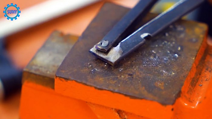 Как сделать легкую подставку под шампура для пикников и походов