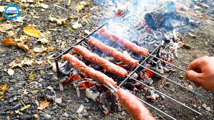 Как сделать легкую подставку под шампура для пикников и походов