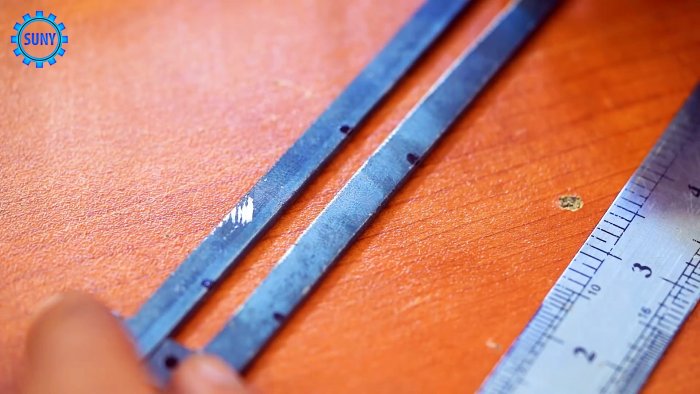 Как сделать легкую подставку под шампура для пикников и походов