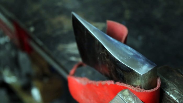 Как восстановить и сделать крутой топор при помощи цепи