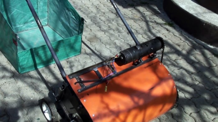 Как сделать механическую щетку для быстрой уборки листвы