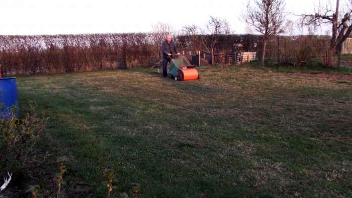 Как сделать механическую щетку для быстрой уборки листвы