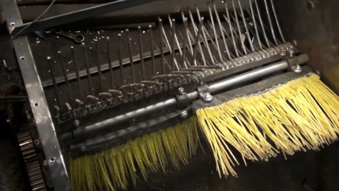 Как сделать механическую щетку для быстрой уборки листвы