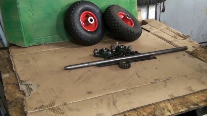 Как сделать механическую щетку для быстрой уборки листвы