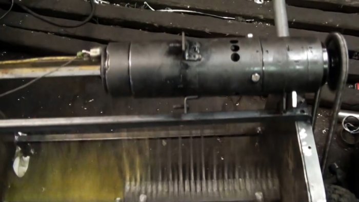 Как сделать механическую щетку для быстрой уборки листвы