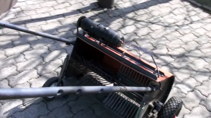 Как сделать механическую щетку для быстрой уборки листвы