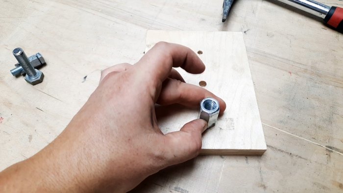 Как спрятать головку болта в дерево заподлицо