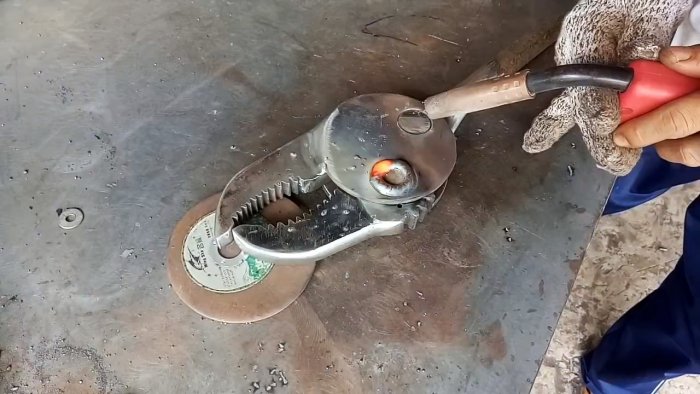 Как сделать сверхмощный самозажимной ключ из металлолома