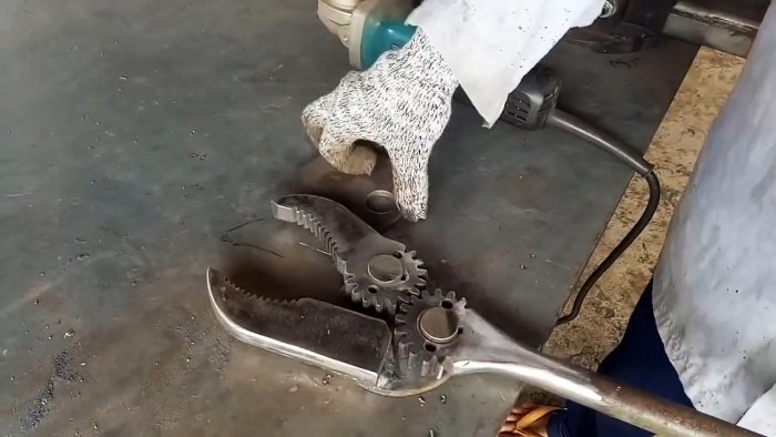 Как сделать сверхмощный самозажимной ключ из металлолома