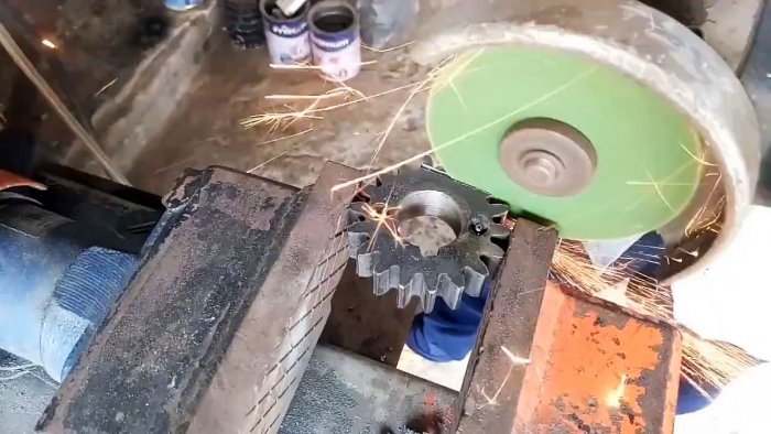 Как сделать сверхмощный самозажимной ключ из металлолома