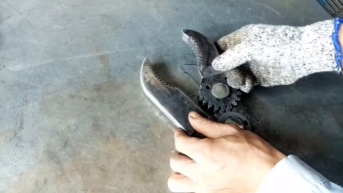 Как сделать сверхмощный самозажимной ключ из металлолома