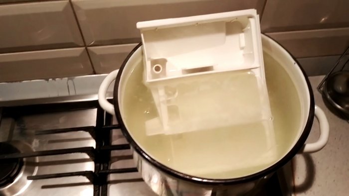 Как отмыть лоток стиралки с самыми стойкими отложениями, если их ничего не берет