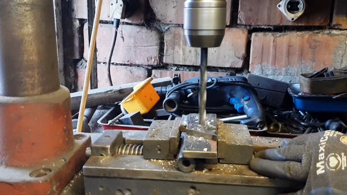 Приставка из хлама к наждаку для идеальной заточки сверл