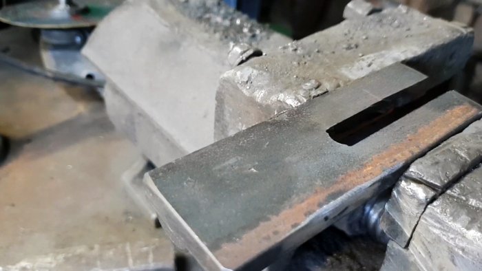 Приставка из хлама к наждаку для идеальной заточки сверл