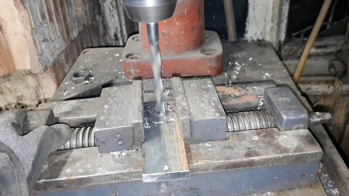 Приставка из хлама к наждаку для идеальной заточки сверл