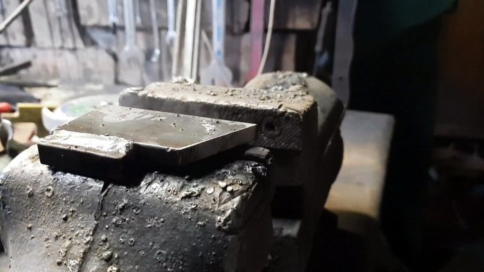 Приставка из хлама к наждаку для идеальной заточки сверл