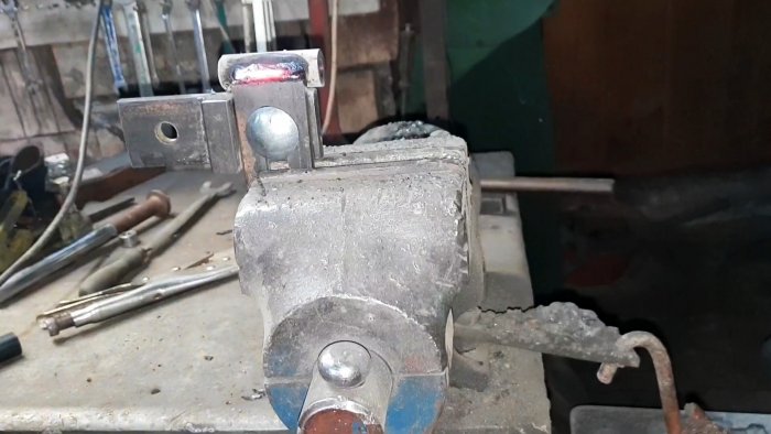 Приставка из хлама к наждаку для идеальной заточки сверл