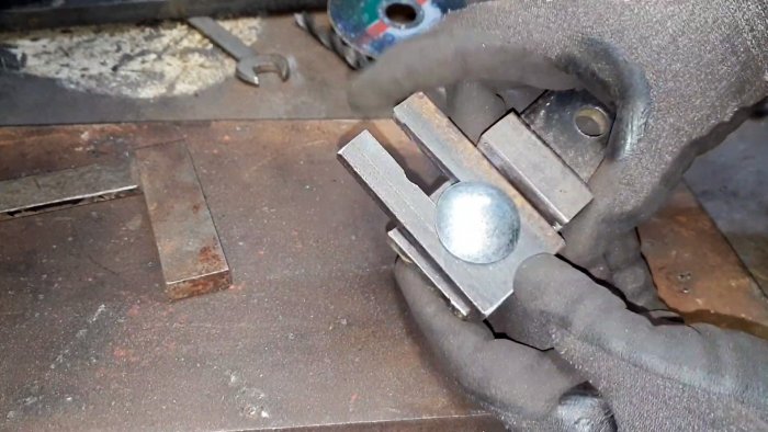 Приставка из хлама к наждаку для идеальной заточки сверл