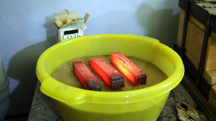 Старинный способ сделать из мягкой стали твердую