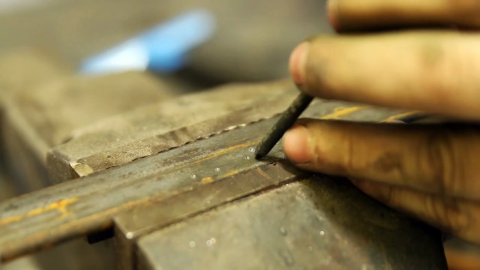 Старинный способ сделать из мягкой стали твердую