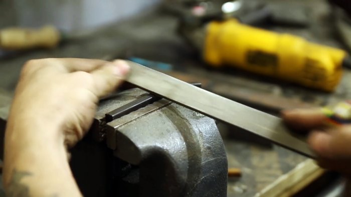 Старинный способ сделать из мягкой стали твердую