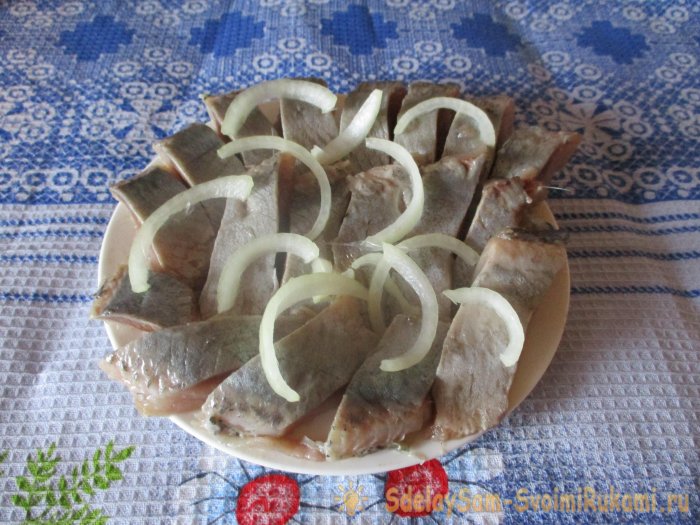 Как вкусно посолить селедку дома