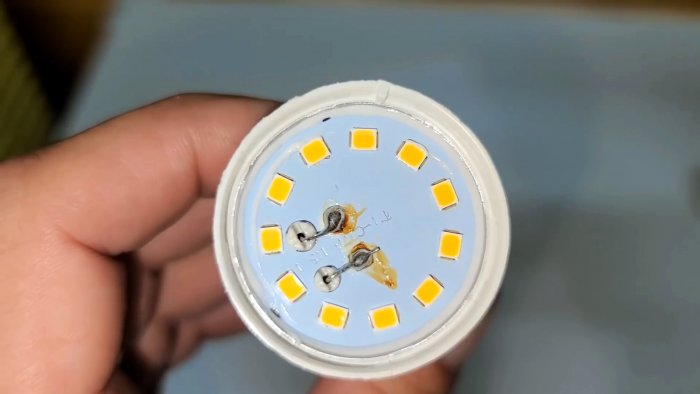 Как без запчастей отремонтировать лампочку за 5 минут