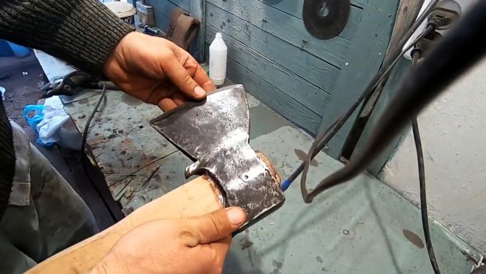 Теперь топор больше никогда не слетит