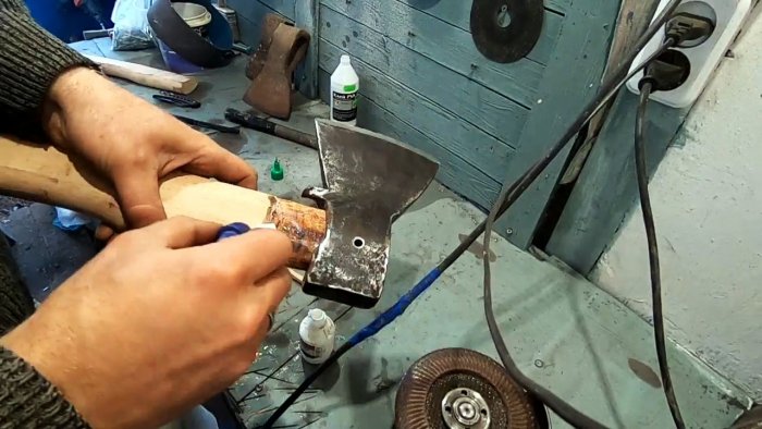 Теперь топор больше никогда не слетит