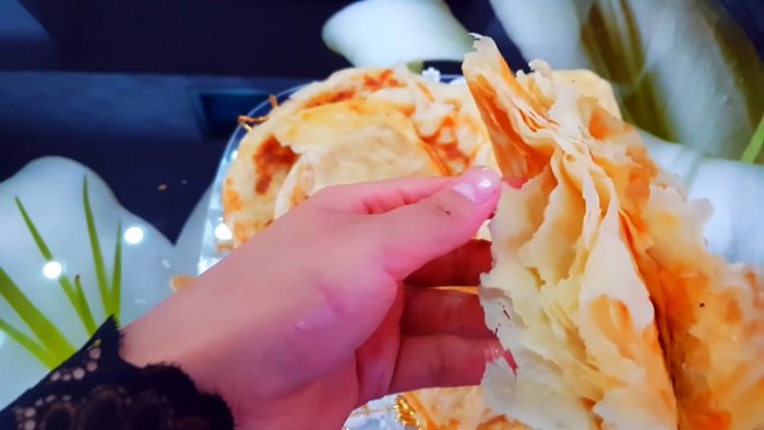 И не подумаешь что из одной муки можно сделать такое простое лакомство