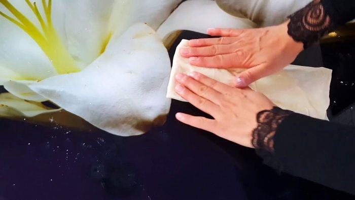 И не подумаешь что из одной муки можно сделать такое простое лакомство