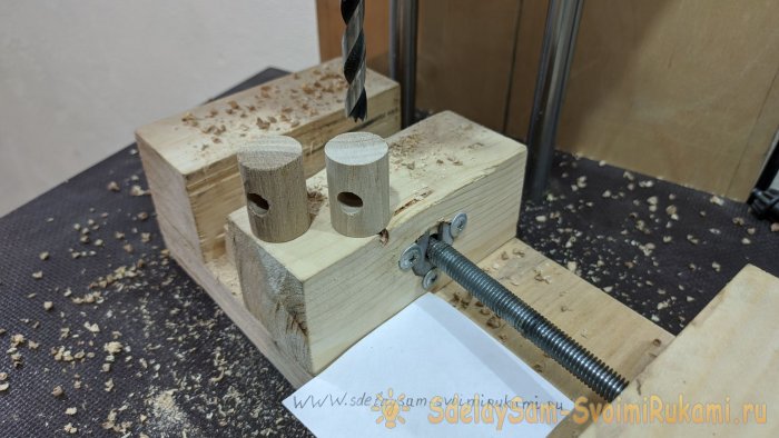 Удобный прижим для Т-трека из фанеры своими руками
