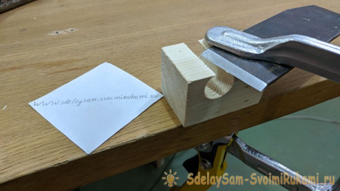 Удобный прижим для Т-трека из фанеры своими руками