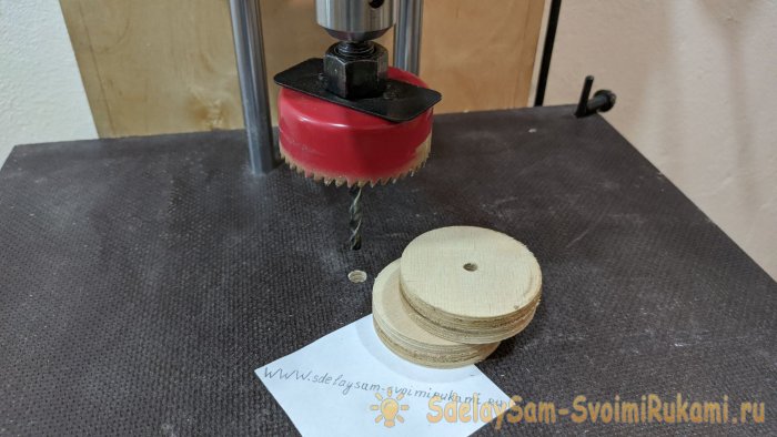 Удобный прижим для Т-трека из фанеры своими руками