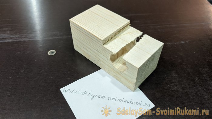 Удобный прижим для Т-трека из фанеры своими руками
