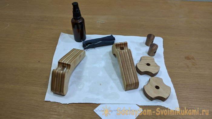 Удобный прижим для Т-трека из фанеры своими руками