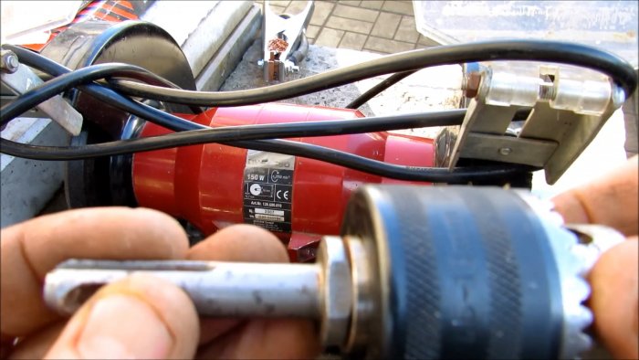 Как поставить зажимной патрон на вал наждака без токарки