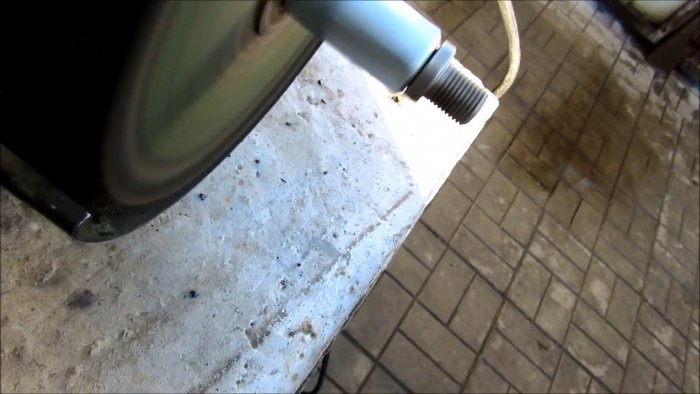 Как поставить зажимной патрон на вал наждака без токарки