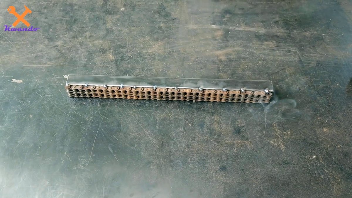 Как из роликовой цепи сделать сверлильную стойку для ручной дрели