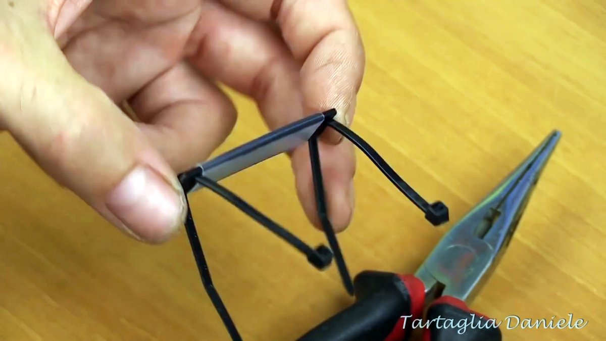 10 идей как с помощью кабельной стяжки аккуратно прокладывать и маркировать провода