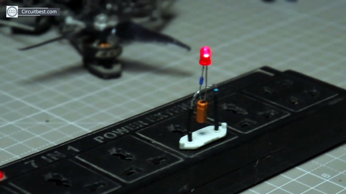 Как из энергосберегающей лампы сделать простую мигалку на 220В без транзисторов