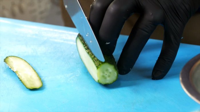 Вы не представляете насколько будет вкусным салат из капусты и огурца с этим секретным ингредиентом