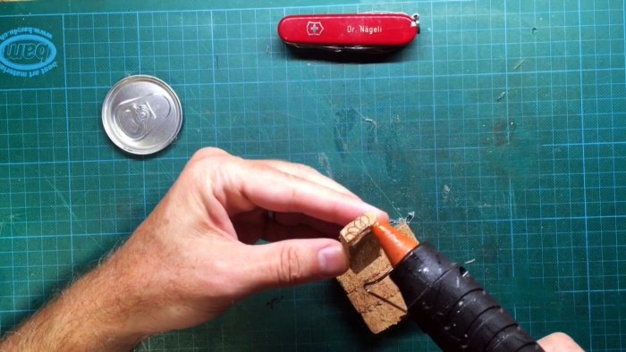 Как сделать большие пробки для алюминиевых банок из маленьких винных