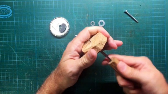 Как сделать большие пробки для алюминиевых банок из маленьких винных